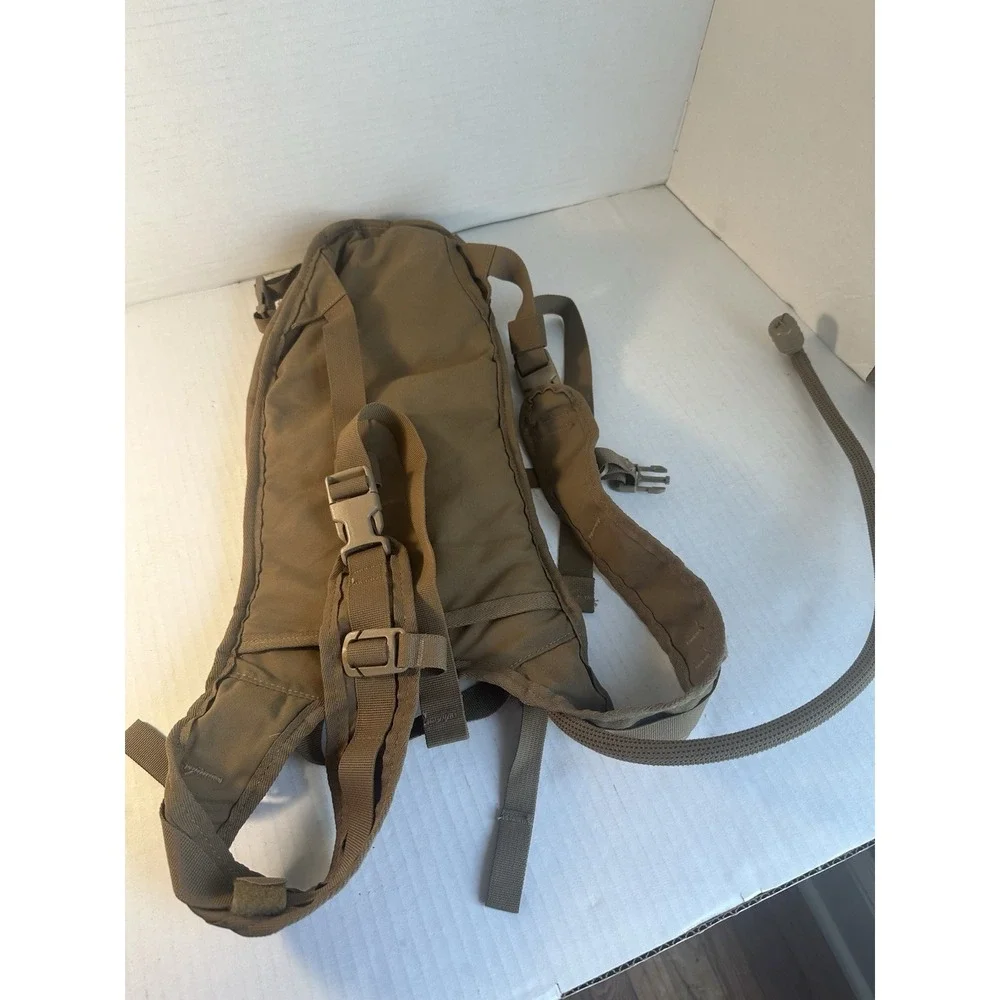 Vagabond Systems USMC Tactical 3L Hydration Pack Coyote Brown Adjustable